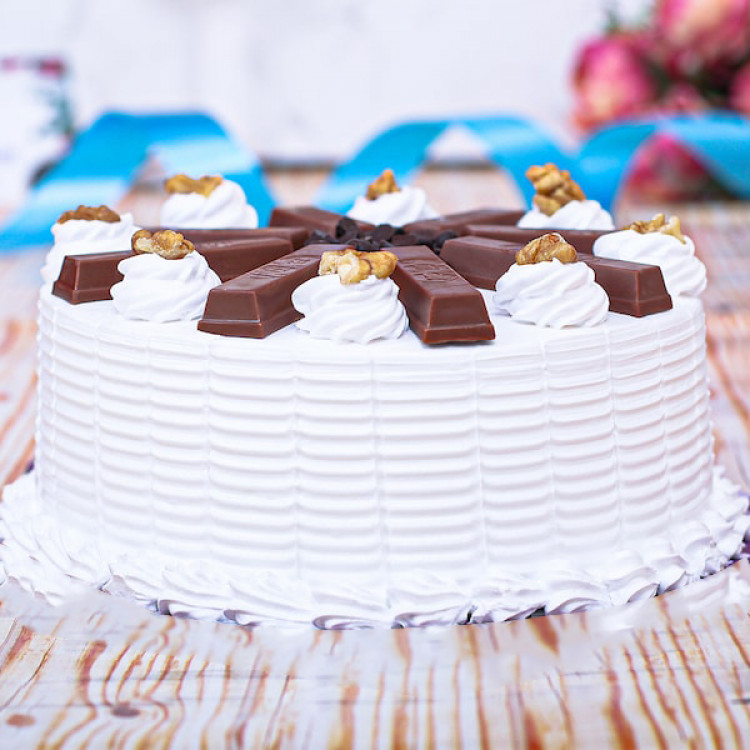 Choco Kitkat Vanilla Cake